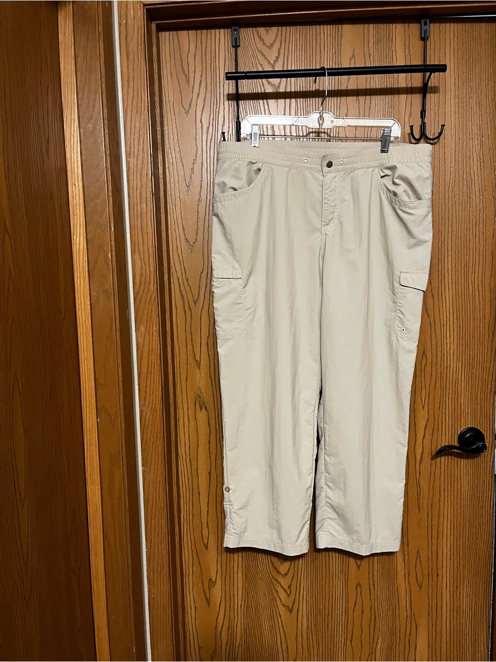 Columbia Women’s XL/1X Tan Omni-Shield Roll-Tab Crop Pant  39” Waist Athleisure